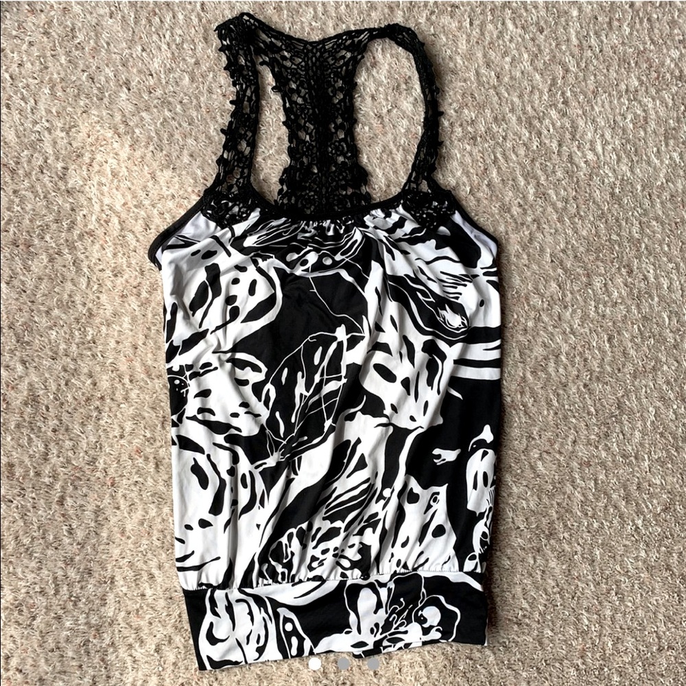 Rue21 black and white blouse